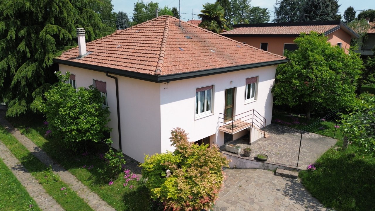 For sale villa in quiet zone Bernareggio Lombardia foto 10